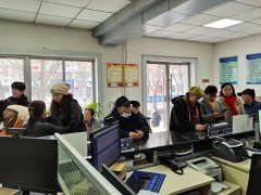 立足辦證高峰“小窗口” 做好服務群眾“大文章”